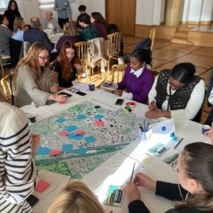 Animation de la fresque de la ville paisible à Puteaux par les étudiants du M2 Géopolitique locale